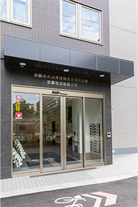 会館入口